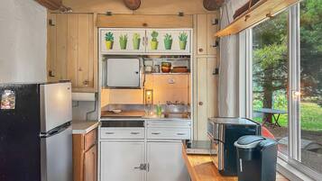 Studio | Dapur pribadi | Lemari es, mesin pembuat kopi/teh, dan pemanggang roti