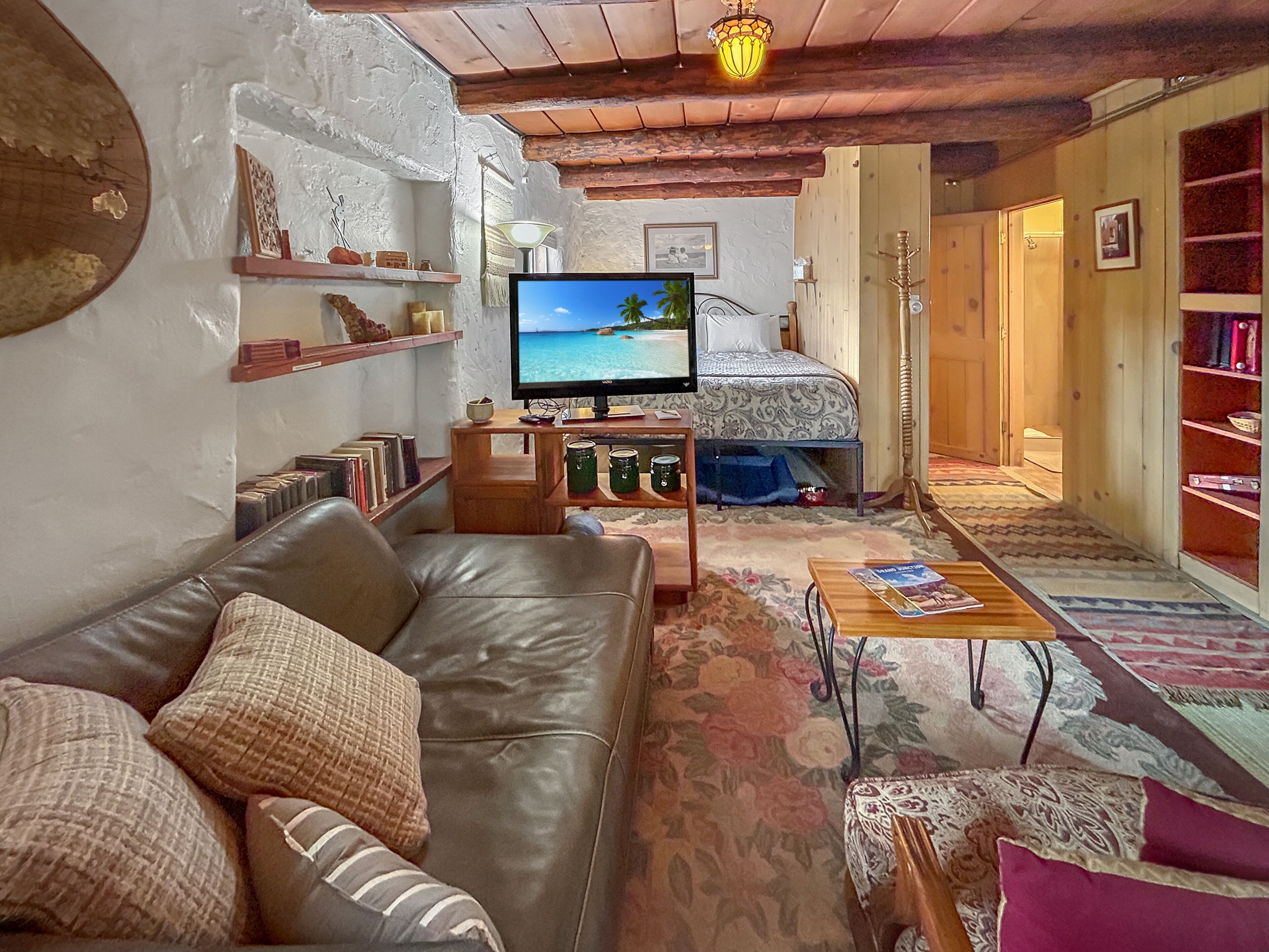 Studio | Iron/ironing board, WiFi (free)