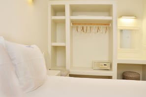 2 bedrooms, iron/ironing board, travel cot, free WiFi - Villa Amorgos, Sohoro Koufonisia (Koufonisia)