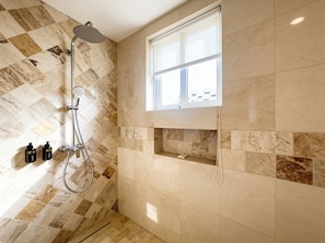 Shower, jetted bath, hair dryer, towels - Luxury 4BR Villa - Puerto Plata - Private Pool & Resort Access (Puerto Plata)
