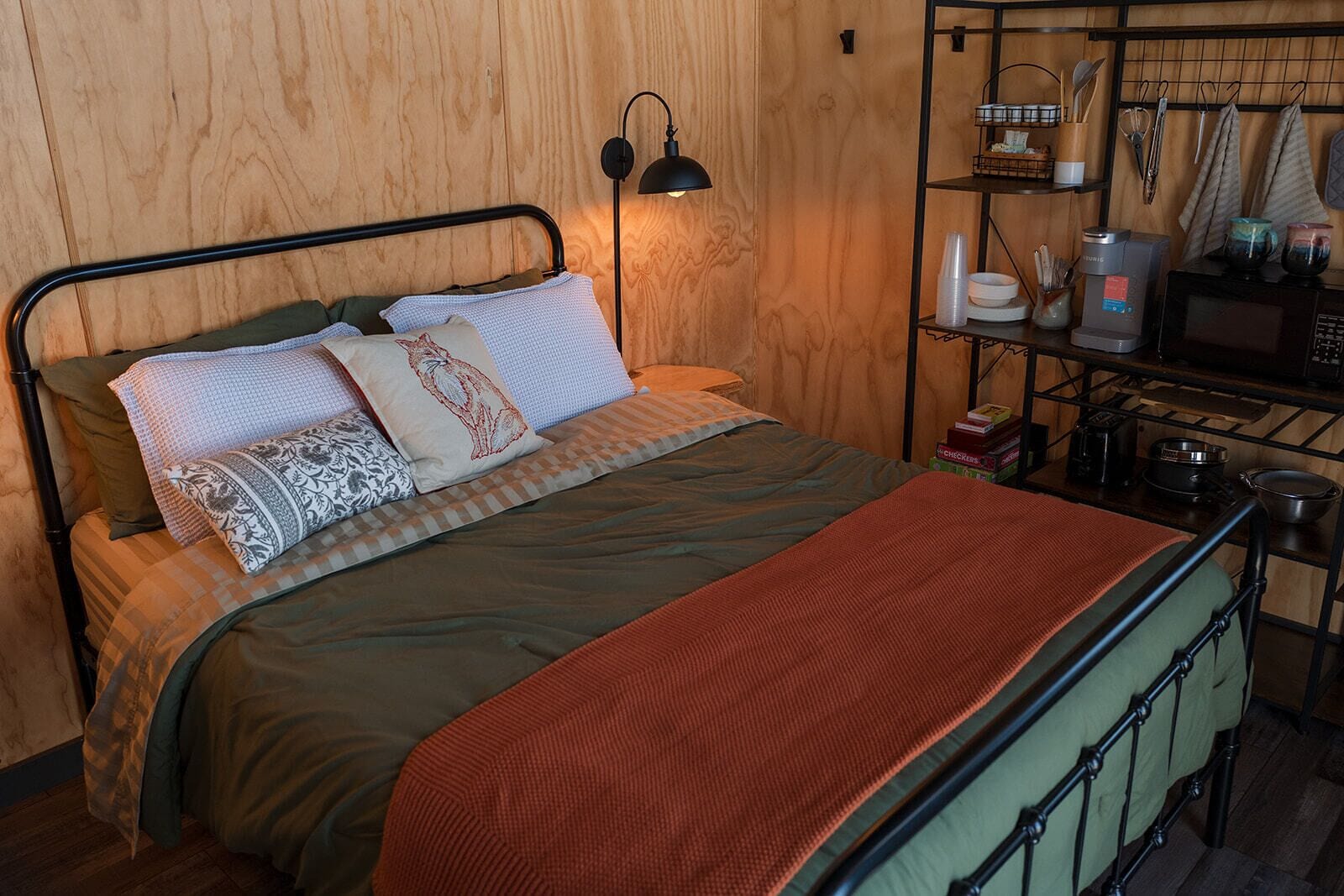 WiFi, bed sheets