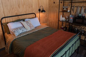 WiFi, bed sheets - Waterfall Chalet-amazing views (Menlo)