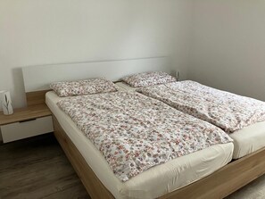 Room - Apartment "Kleeblatt" with Balcony and Wi-Fi (Bad Wildbad)