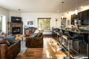 Interior - Stunning Harbour View, 2BRM, 2 Bath, spacious! (Ucluelet)