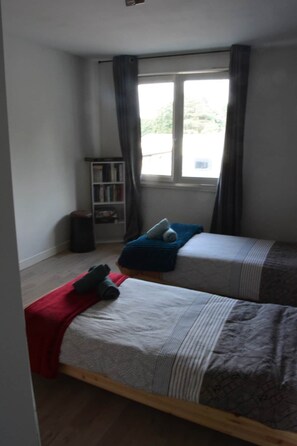 1 slaapkamer, een strijkplank/strijkijzer, wifi, beddengoed
