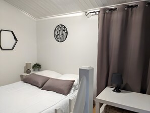 1 bedroom, WiFi - La maison des lauriers – Fully Renovated, 3-Star Comfort, 500m from Beach (La Tranche-sur-Mer)