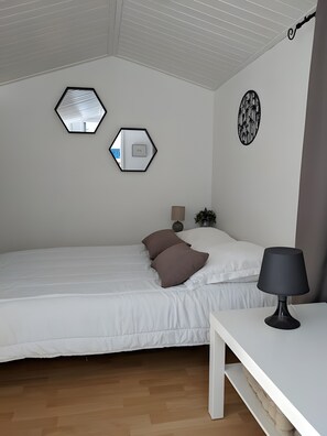 1 bedroom, WiFi - La maison des lauriers – Fully Renovated, 3-Star Comfort, 500m from Beach (La Tranche-sur-Mer)