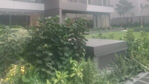 A multi-story building with balconies, a rooftop garden, and a modern architectural design. - Executive Studio Room at Bantree Apartments,Accra Airport City (Accra)