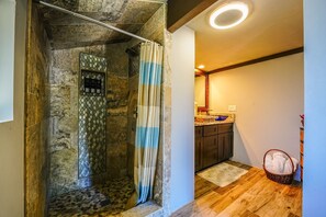 Hair dryer, towels - Wolf Lodge in the Pines (Running Springs)