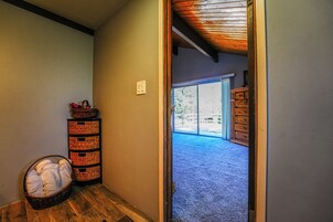 Casa, patio, vistas al jardín | Interior