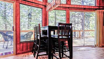 Rumah, patio, pemandangan kebun | Tempat makan