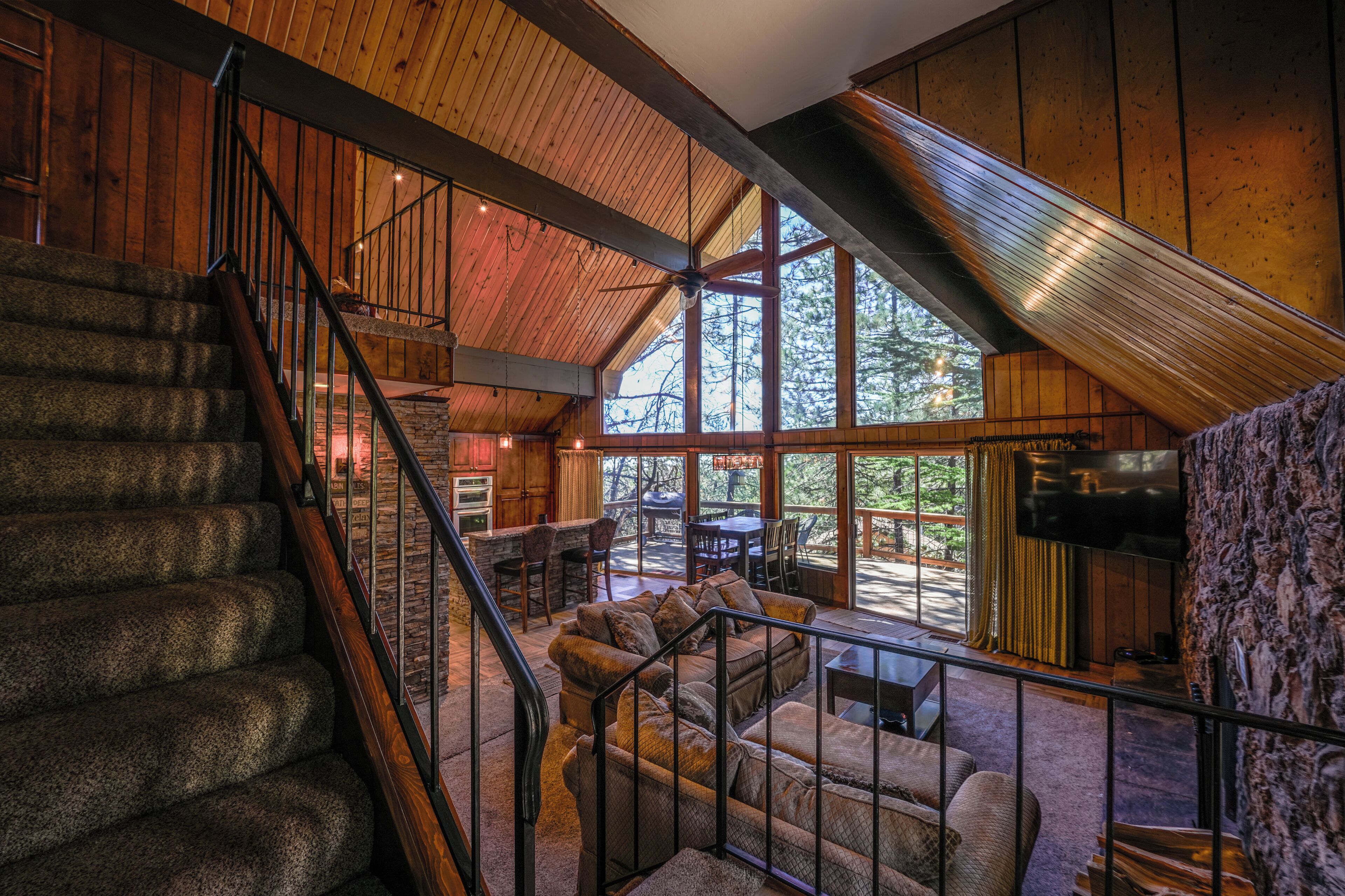 Nhà, sân hiên, quang cảnh vườn | Khu phòng khách