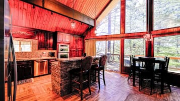 House, Patio, Garden View | Dapur peribadi