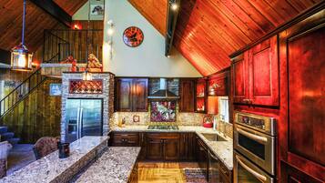 House, Patio, Garden View | Dapur peribadi