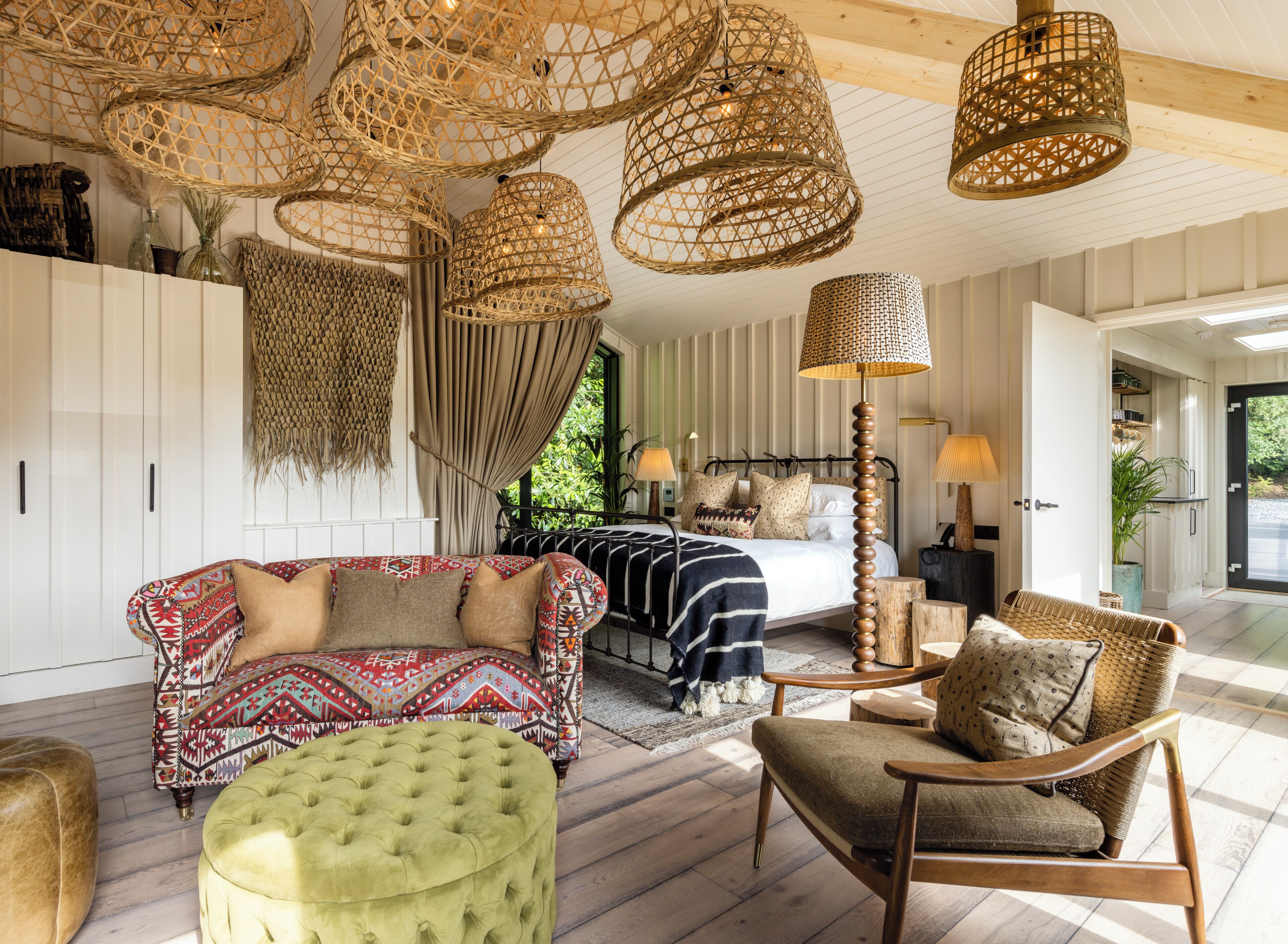 Tree House, Lake View