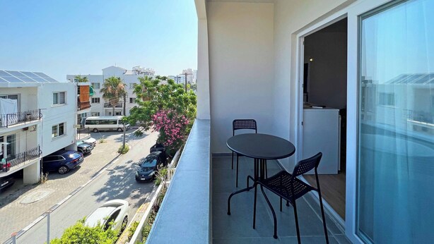 Deluxe Tek Büyük Yataklı Oda | Açık havada yemek servisi