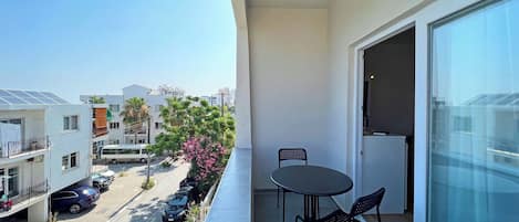Deluxe Tek Büyük Yataklı Oda | Açık havada yemek servisi