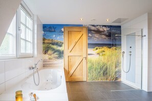 House | Bathroom - Grand Villa With Sauna & Jacuzzi (Den Burg)