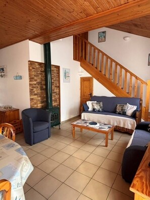 TV - Maison Malovyn: Quiet House Near Beach and Forest (La Tranche-sur-Mer)