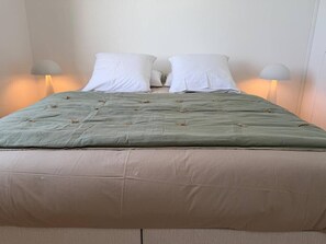 Desk, iron/ironing board, travel cot, free WiFi - Escape in front of the sea superb apartment with panoramic view (Fécamp)