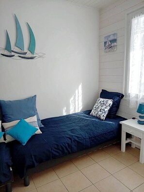 Room - Central house in quiet alley (La Tranche-sur-Mer)