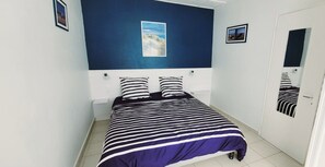 Room - Central house in quiet alley (La Tranche-sur-Mer)
