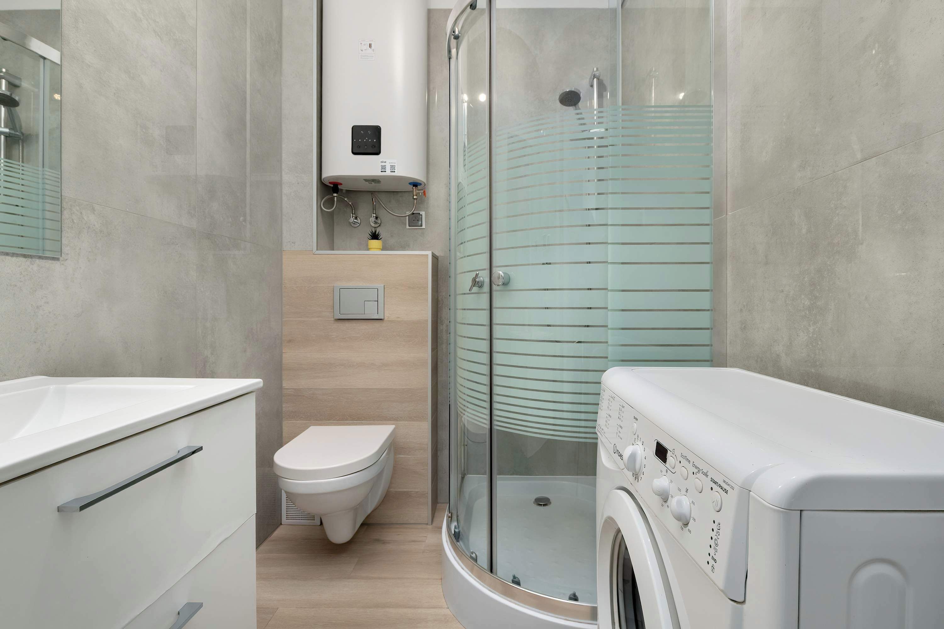 Shower, hair dryer, towels, shampoo