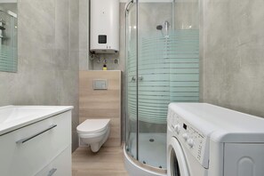 Shower, hair dryer, towels, shampoo