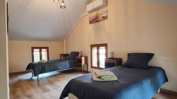 2 chambres, fer et planche à repasser, Wi-Fi gratuit, draps fournis