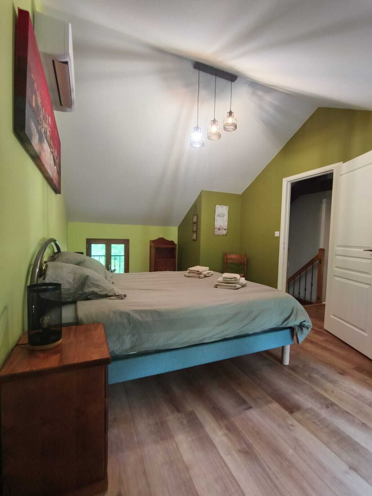 2 chambres, fer et planche à repasser, Wi-Fi gratuit, draps fournis