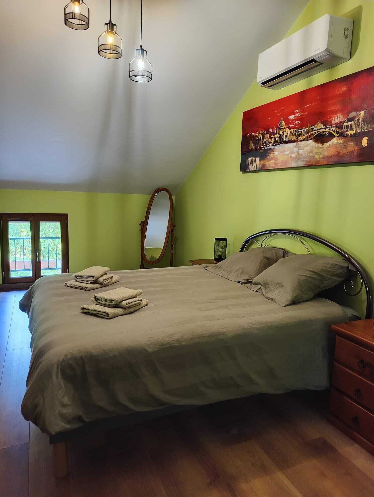 2 bedrooms, iron/ironing board, free WiFi, bed sheets