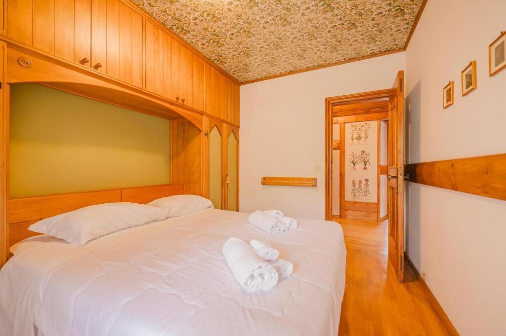 Egyptian cotton sheets, premium bedding, down duvets, desk