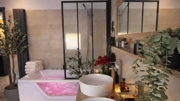 Jetted tub, hair dryer, towels, soap