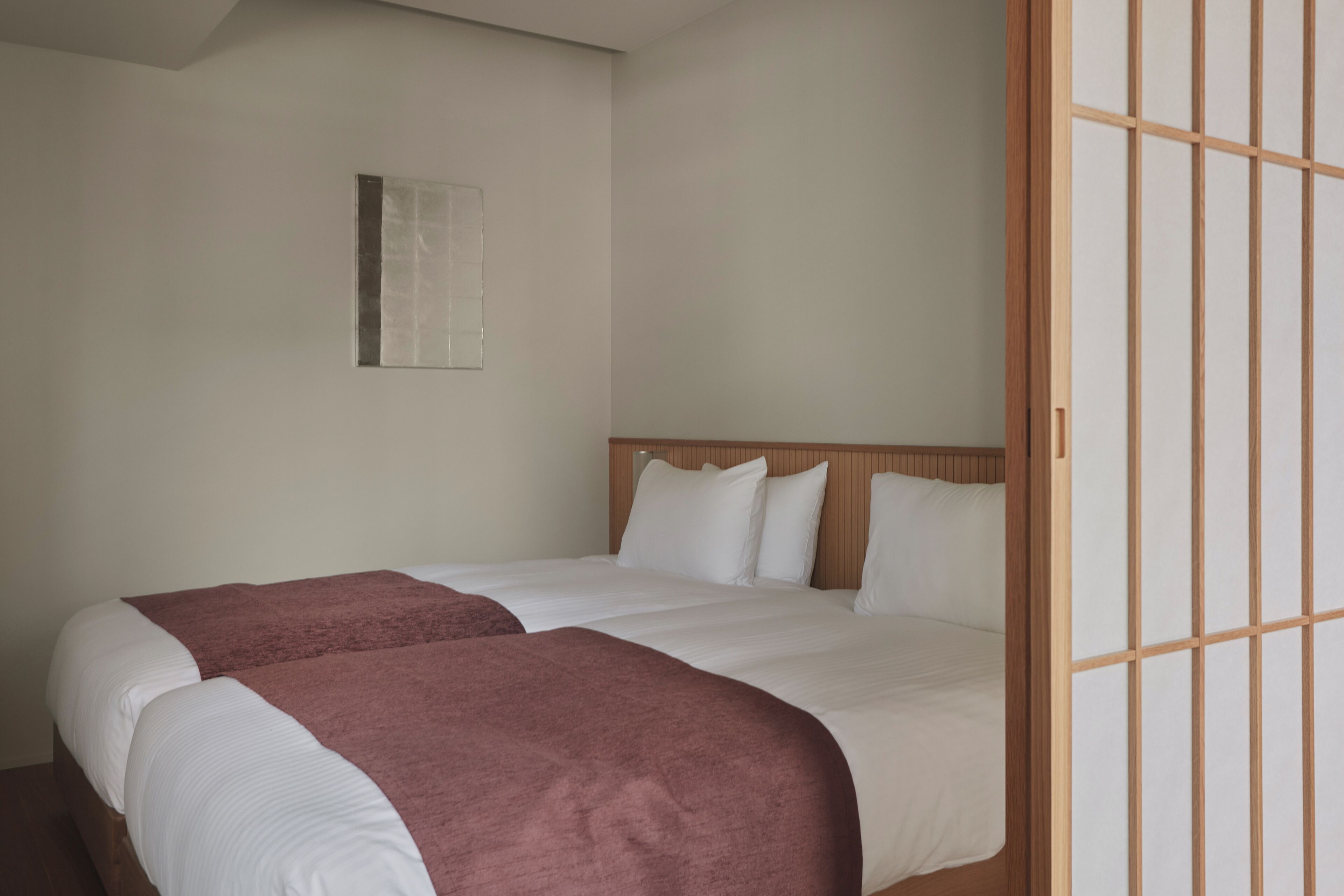 Suite de lujo, vistas a la ciudad | Espacio para trabajar con un portátil, wifi gratis, ropa de cama