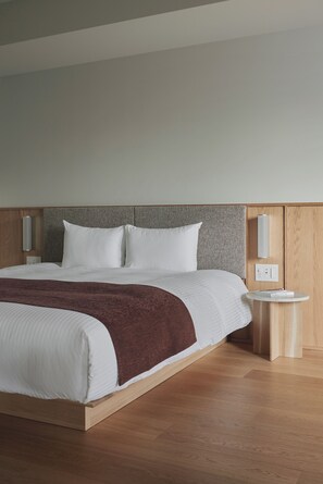 Suite Luxury, vista città | Postazione laptop, Wi-Fi gratuito, lenzuola