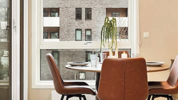 Leilighet, 2 soverom, tilgjengelighetstilpasset, terrasse | Spisestue