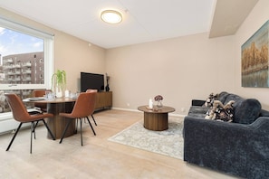 Apartment, 2 Bedrooms, Accessible, Patio | Living room