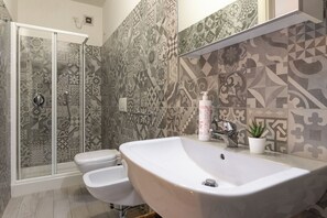 Economy Studio | Bathroom - Desenzano Uptown Suites by Wonderful Italy (Desenzano del Garda)