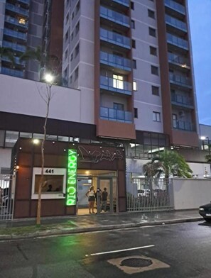 Exterior - Modern studio with views of Christ the Redeemer and the Bay - Light rail at the door. (Rio de Janeiro)