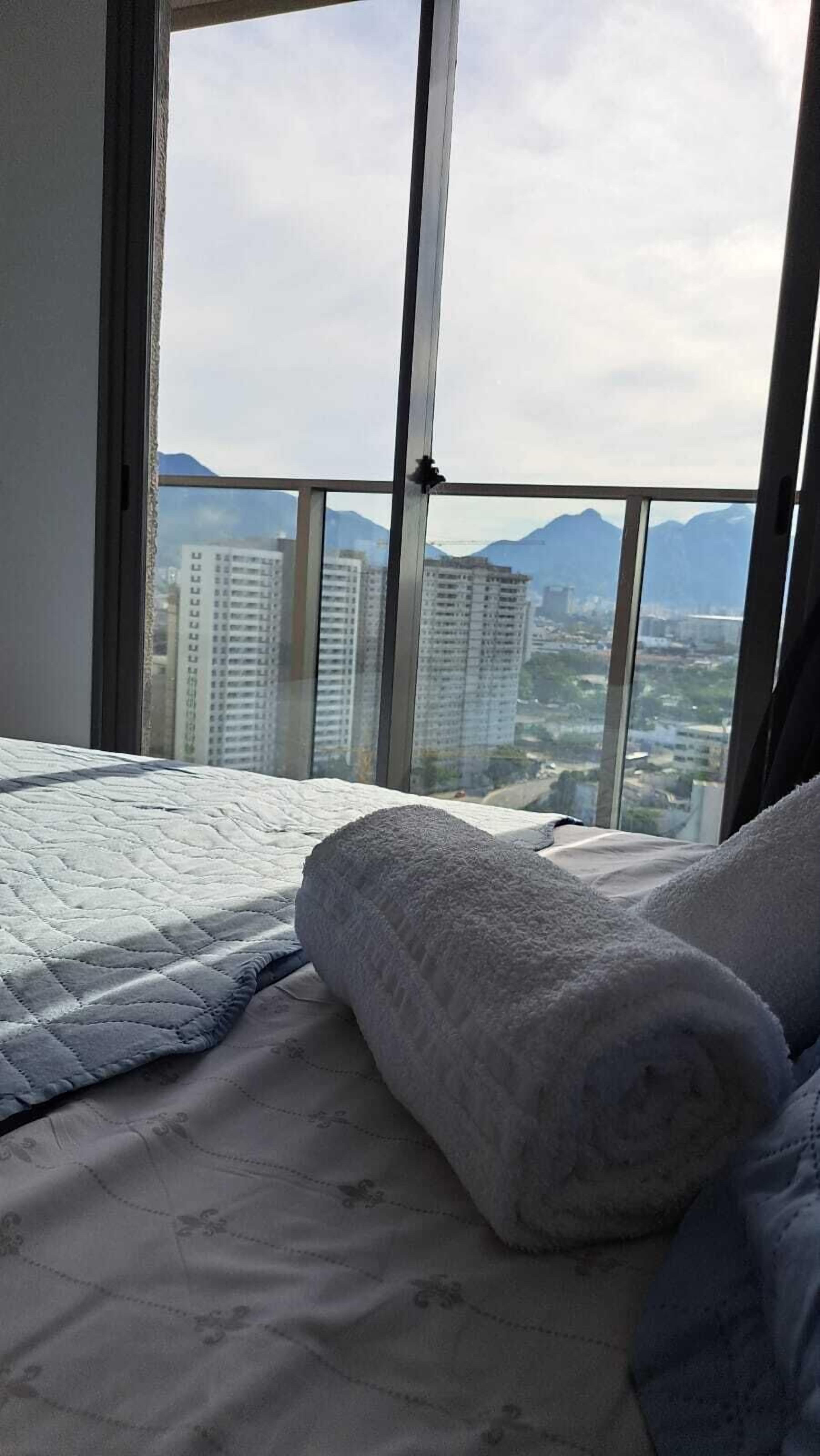 Ferros/tábuas de passar roupa, acesso à internet, roupa de cama