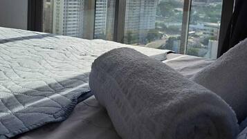 Ferros/tábuas de passar roupa, acesso à internet, roupa de cama