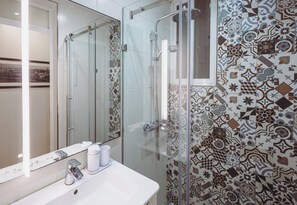 Shower, hair dryer, towels - Cosy Studio in the Heart of Valletta (Valletta)