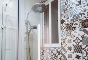 Shower, hair dryer, towels - Cosy Studio in the Heart of Valletta (Valletta)