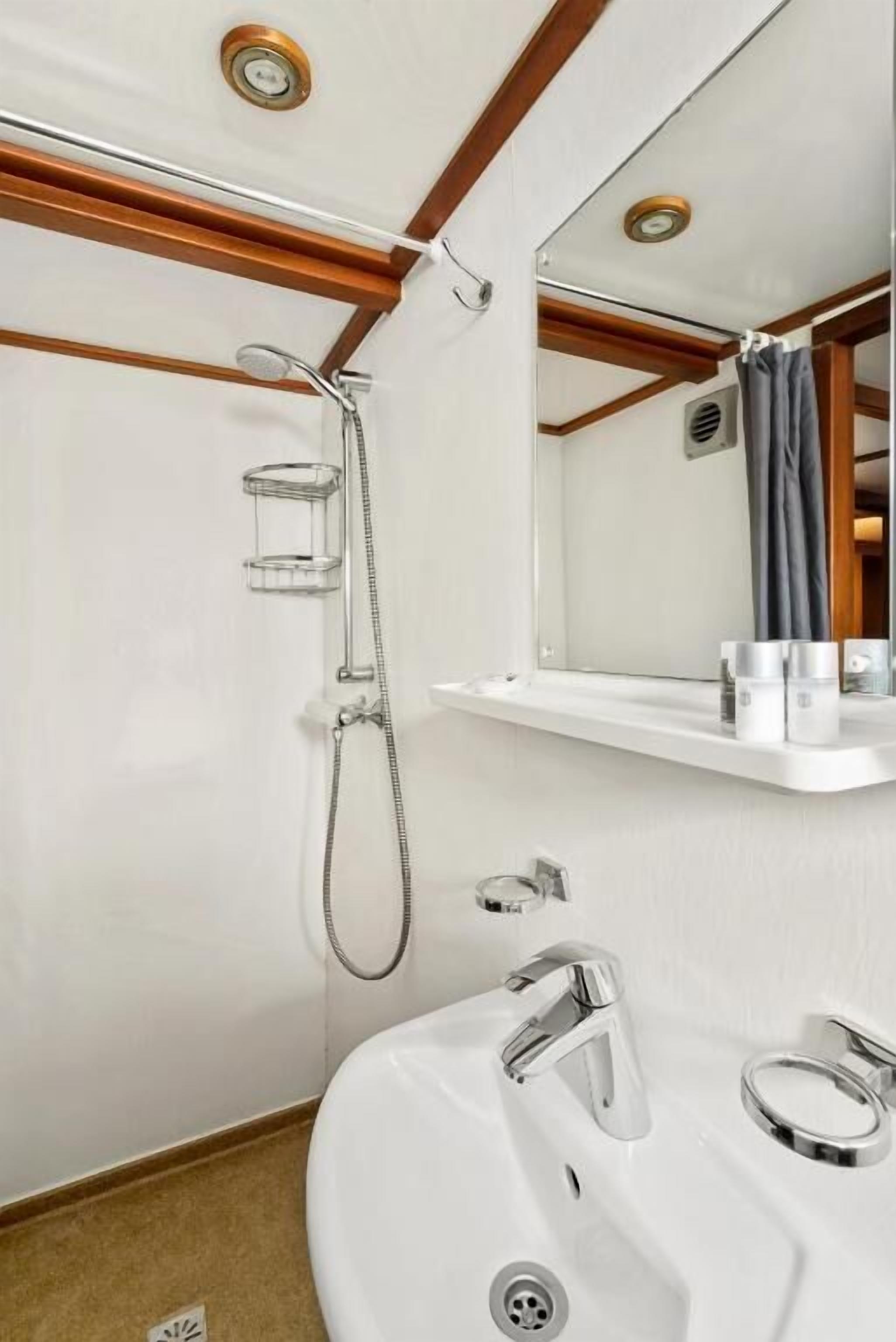 Shower, hair dryer, towels, shampoo