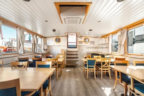 Standard Twin Room | Dining