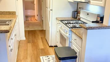 Apartamento Deluxe, 1 habitación, vistas al jardín | Cocina privada