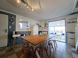 Dining - Holiday Home "La Maison De Marion" with Private Terrace, Wi-Fi, and Air Conditioning (La Tranche-sur-Mer)