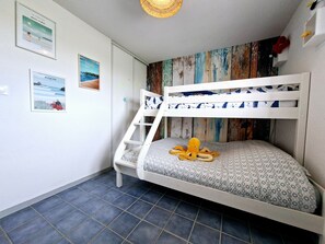 Iron/ironing board, WiFi - Holiday Home "La Maison De Marion" with Private Terrace, Wi-Fi, and Air Conditioning (La Tranche-sur-Mer)