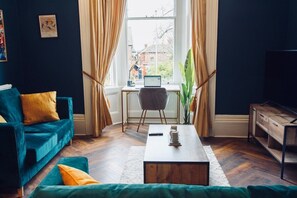 Living area - Central ground floor flat. Sleeps 4, Free Parking (Chester)