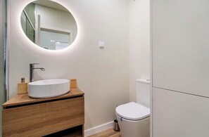 Hair dryer, towels, soap, toilet paper - Close to the beach (quarteira)
